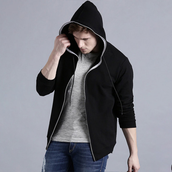 https://retrofashionzs.com/products/men-black-solid-hooded-sweatshirt