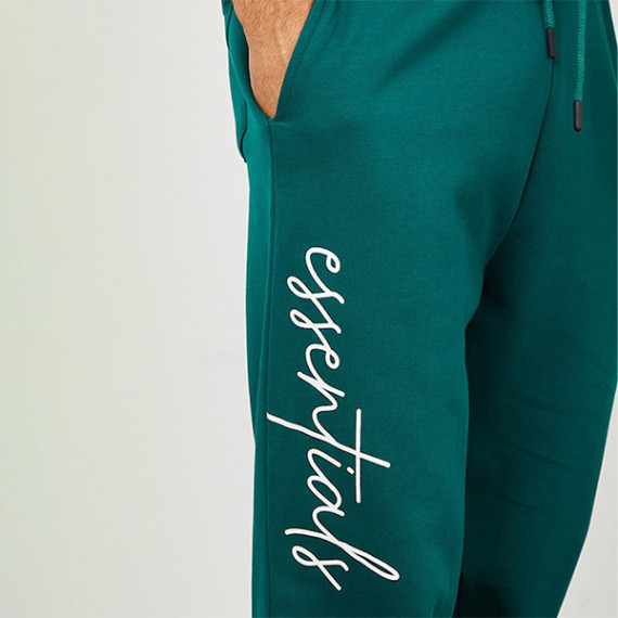 https://retrofashionzs.com/products/men-green-solid-relaxed-fit-cotton-joggers