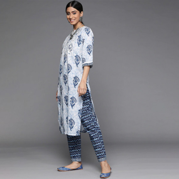 https://retrofashionzs.com/products/women-white-paisley-motifs-printed-pure-cotton-kurta-with-trousers-with-dupatta