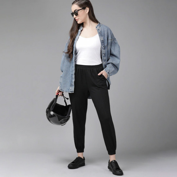 https://retrofashionzs.com/products/women-black-solid-straight-fit-cropped-joggers