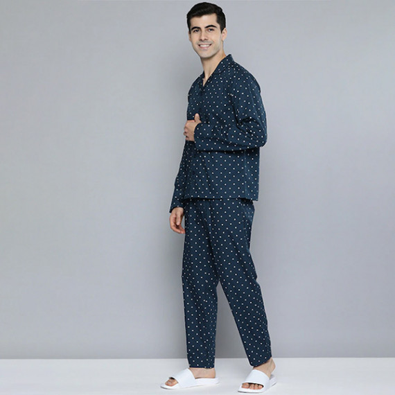 https://retrofashionzs.com/products/men-navy-blue-white-printed-pure-cotton-night-suit