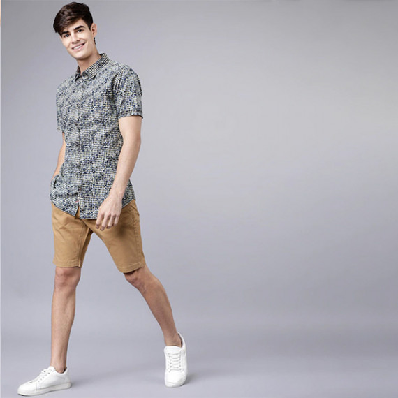 https://retrofashionzs.com/products/men-khaki-solid-slim-fit-regular-shorts