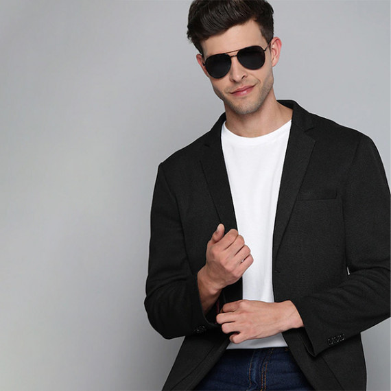 https://retrofashionzs.com/products/men-black-textured-regular-fit-single-breasted-blazer