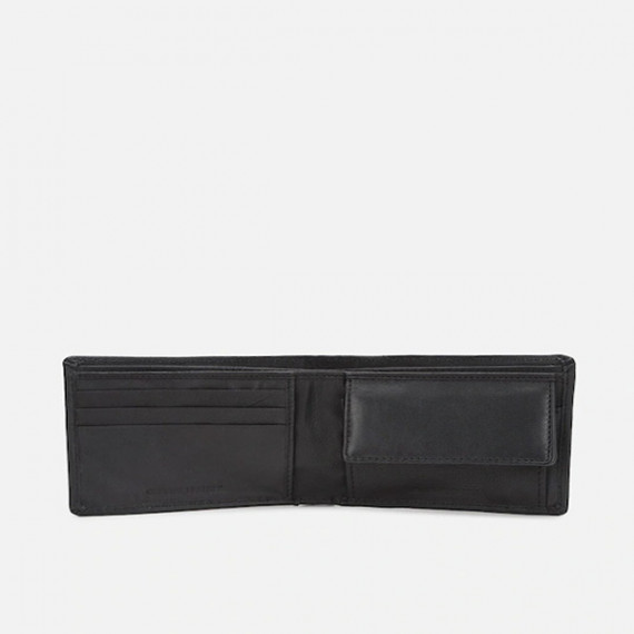 https://retrofashionzs.com/products/men-textured-two-fold-leather-wallet